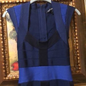 💙 French Connection body hugging cap sleeve chunky zipper back dress